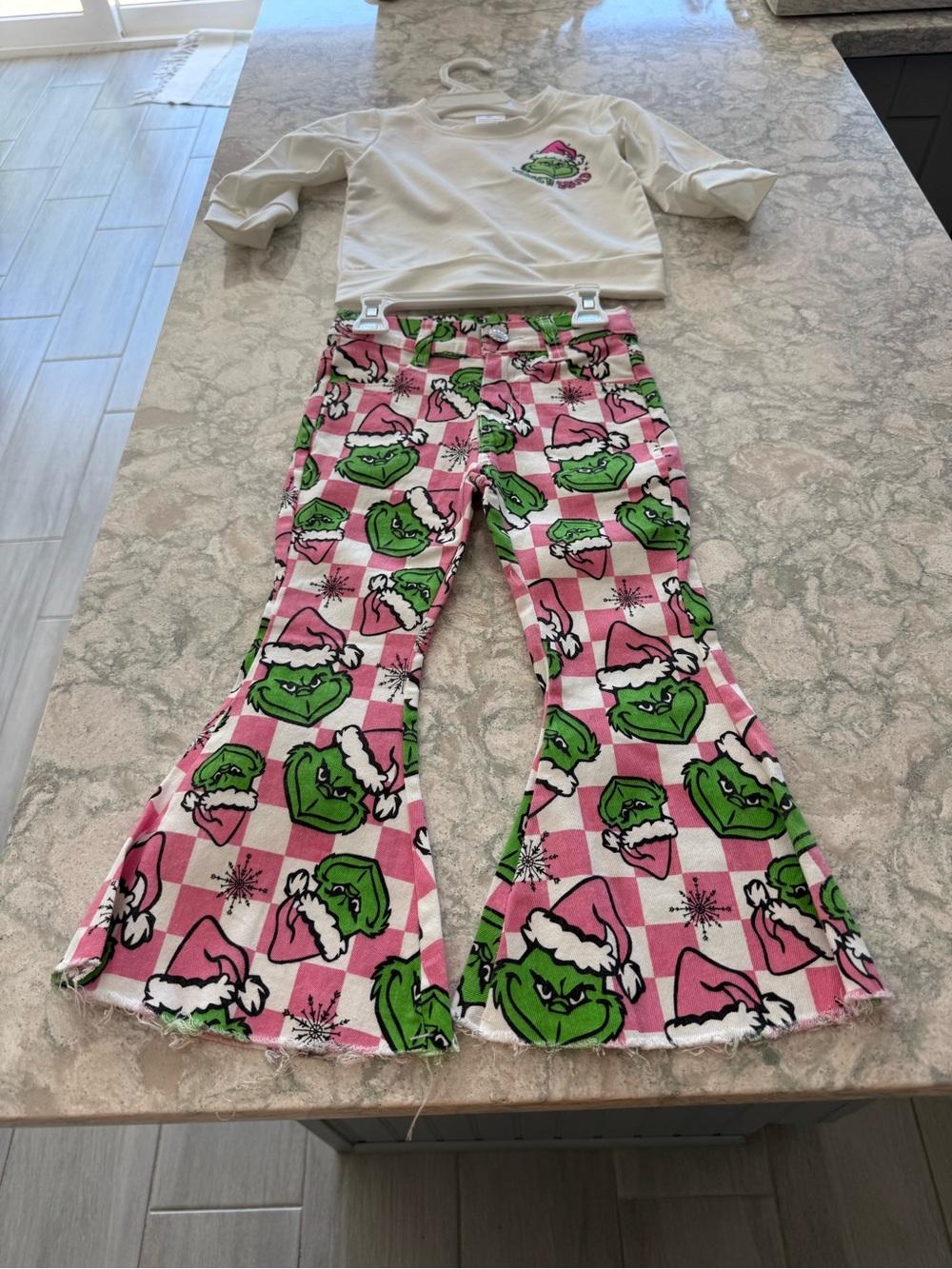 Girls Grinch Squad Christmas Jeans & Top Set Pink Size XS 2T NWOT